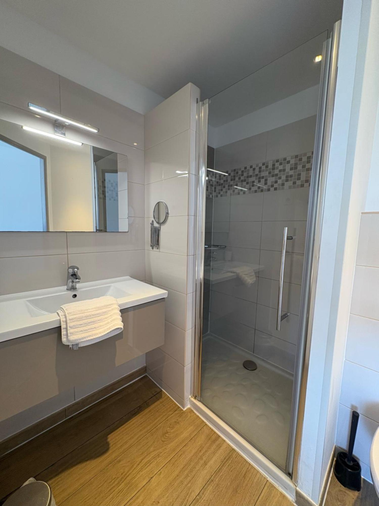 Fréjus Hotel Sable Et Soleil - Port, Plage Et Jacuzzi Prive מראה חיצוני תמונה