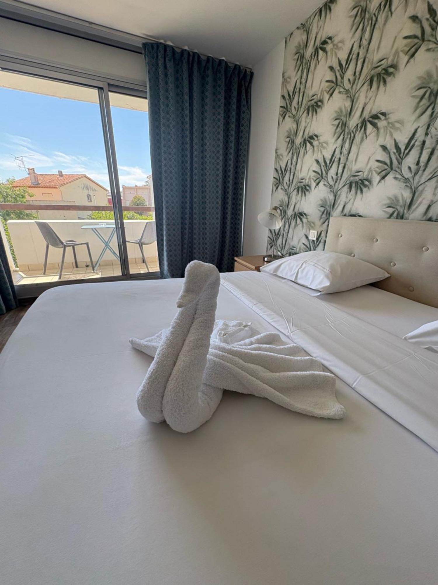 Fréjus Hotel Sable Et Soleil - Port, Plage Et Jacuzzi Prive מראה חיצוני תמונה