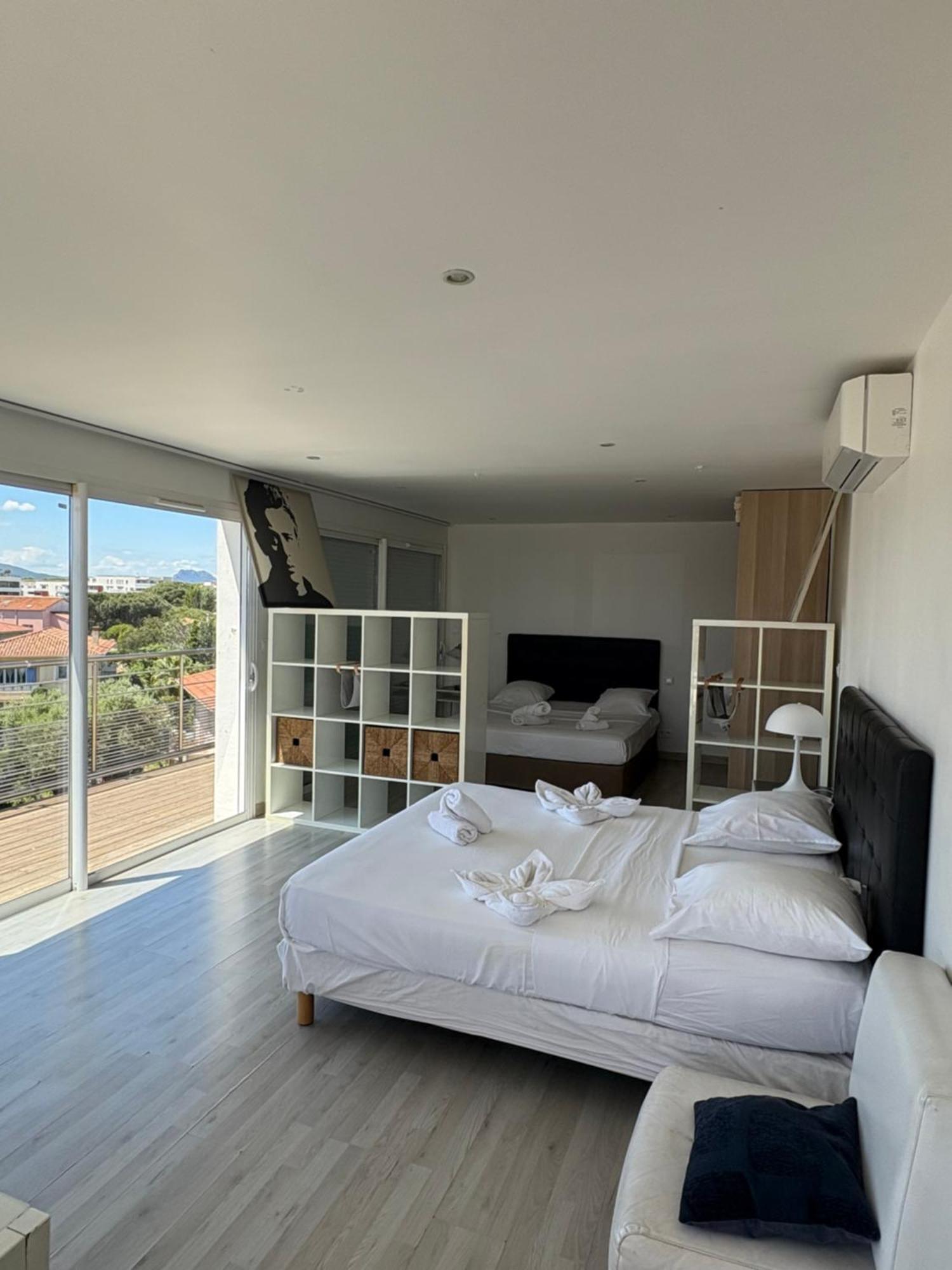 Fréjus Hotel Sable Et Soleil - Port, Plage Et Jacuzzi Prive מראה חיצוני תמונה