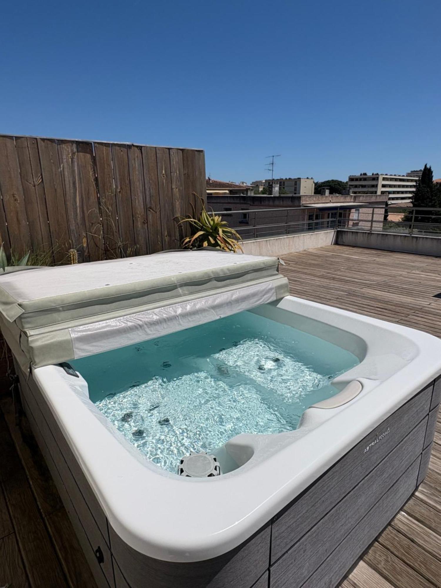 Fréjus Hotel Sable Et Soleil - Port, Plage Et Jacuzzi Prive מראה חיצוני תמונה