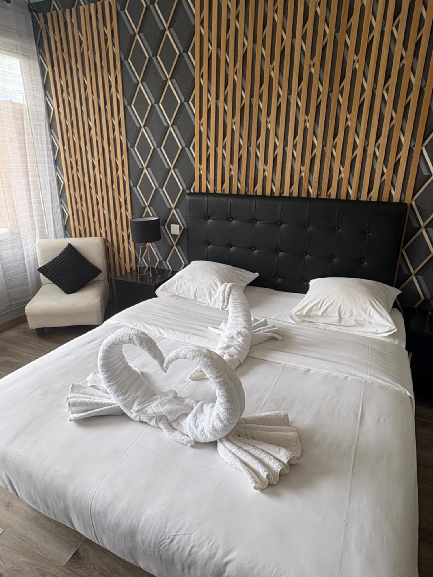 Fréjus Hotel Sable Et Soleil - Port, Plage Et Jacuzzi Prive מראה חיצוני תמונה