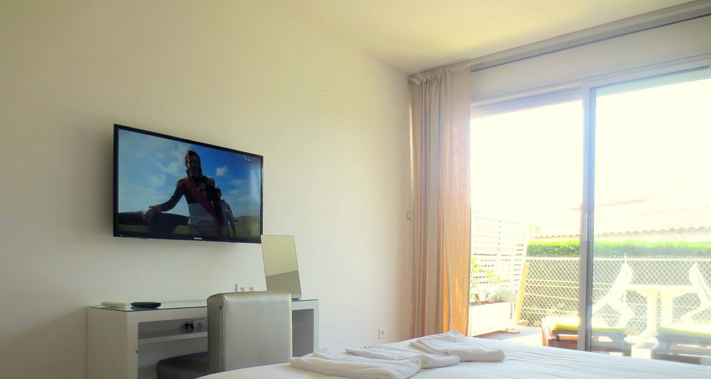 Fréjus Hotel Sable Et Soleil - Port, Plage Et Jacuzzi Prive מראה חיצוני תמונה