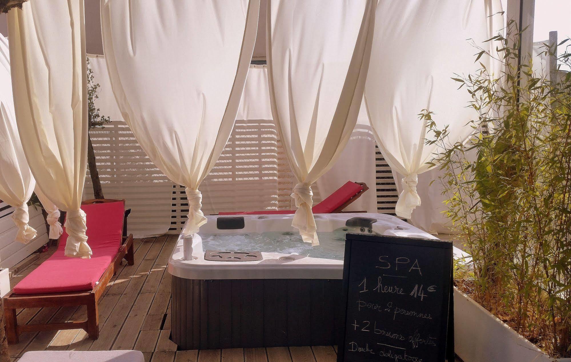 Fréjus Hotel Sable Et Soleil - Port, Plage Et Jacuzzi Prive מראה חיצוני תמונה