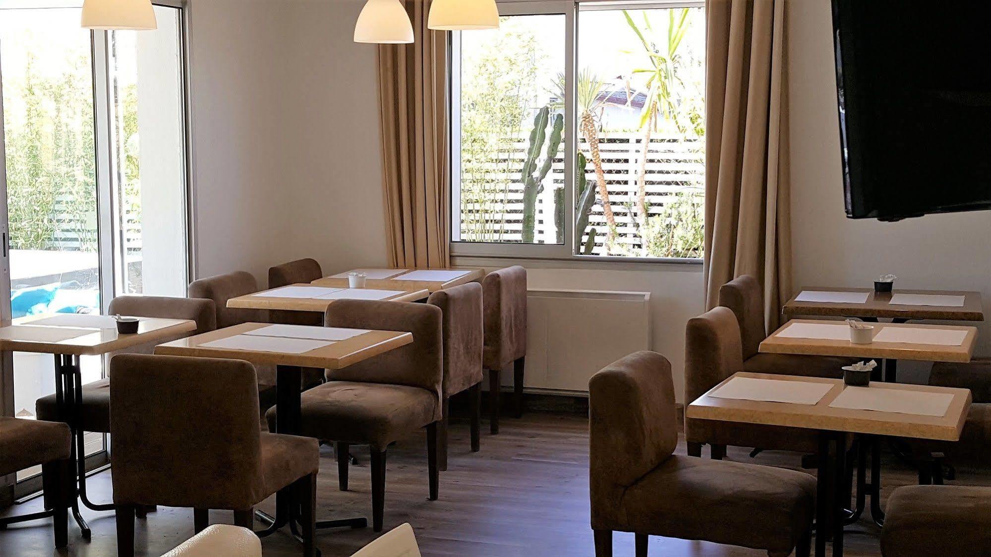 Fréjus Hotel Sable Et Soleil - Port, Plage Et Jacuzzi Prive מראה חיצוני תמונה